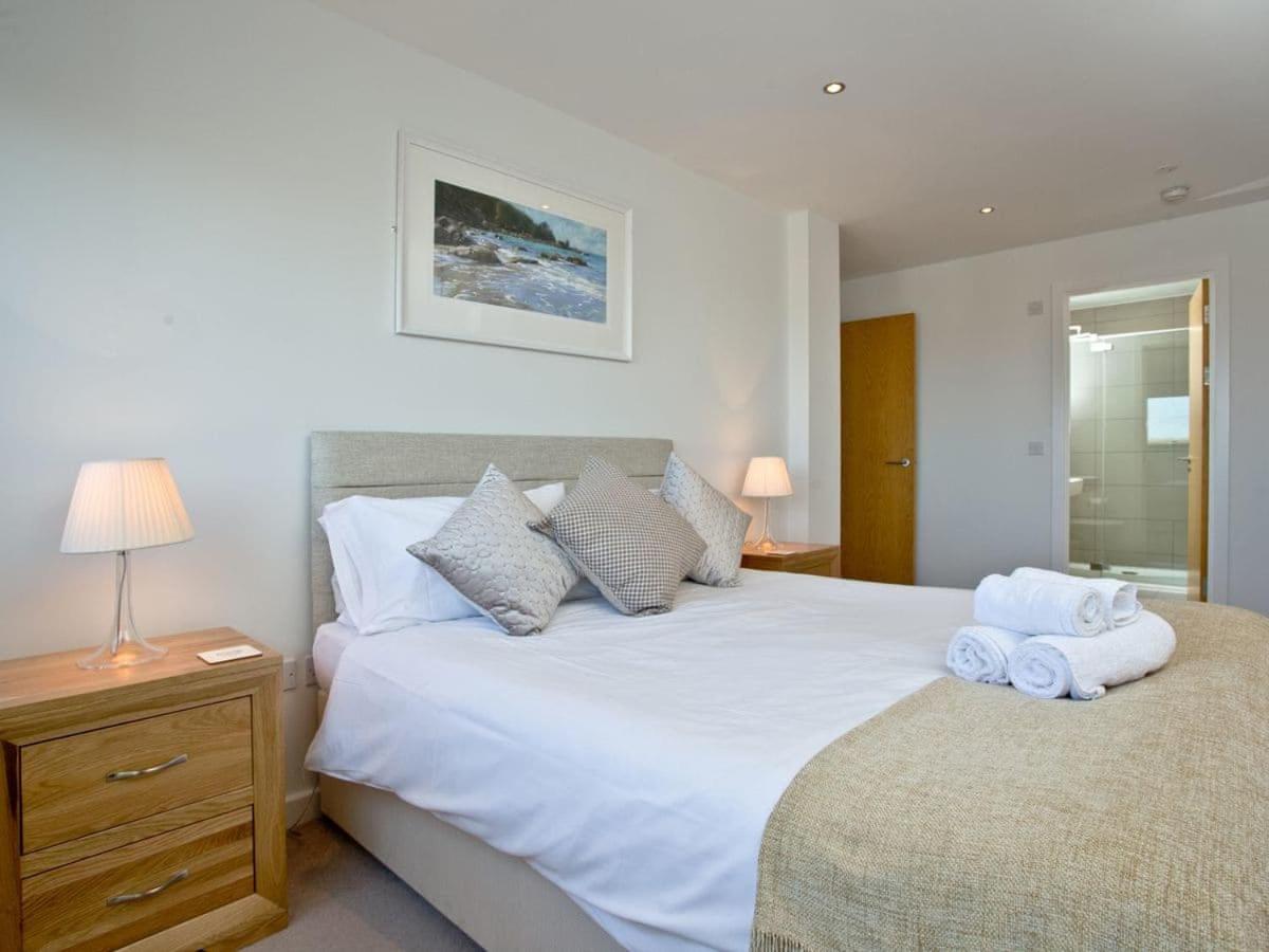 3 Pearl Apartment